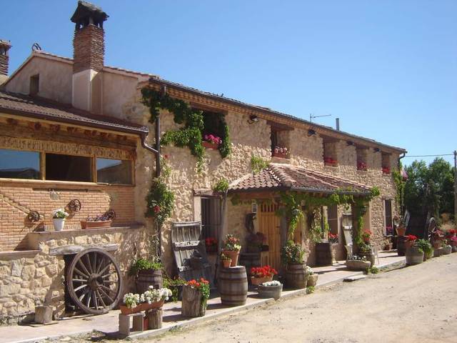 Local comercial en Alquiler en Calle Camino de la Higuera, 1 en Cabañas de Polendos