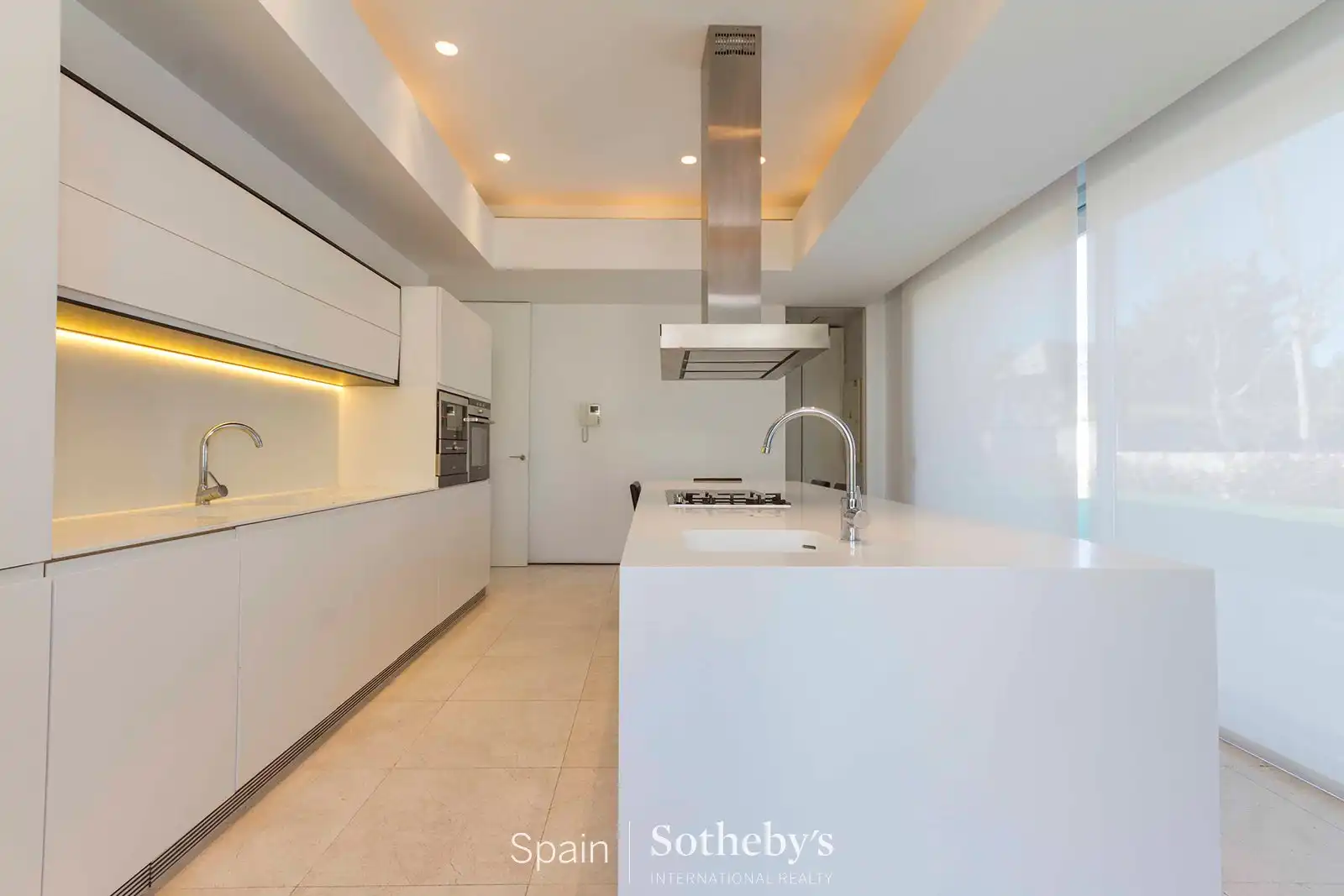 Cocina de Casa o chalet en venta en Madrid con Aire acondicionado, Calefacción y Jardín privado