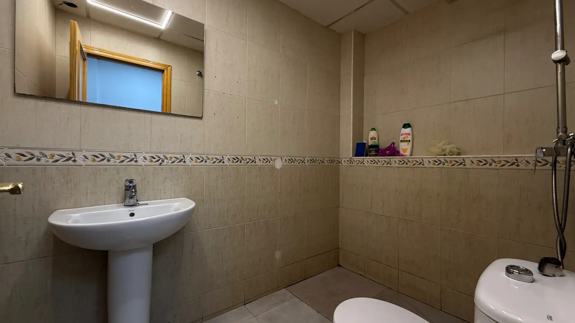 Baño de Piso en venta en Águilas con Trastero, Lavadora y TV