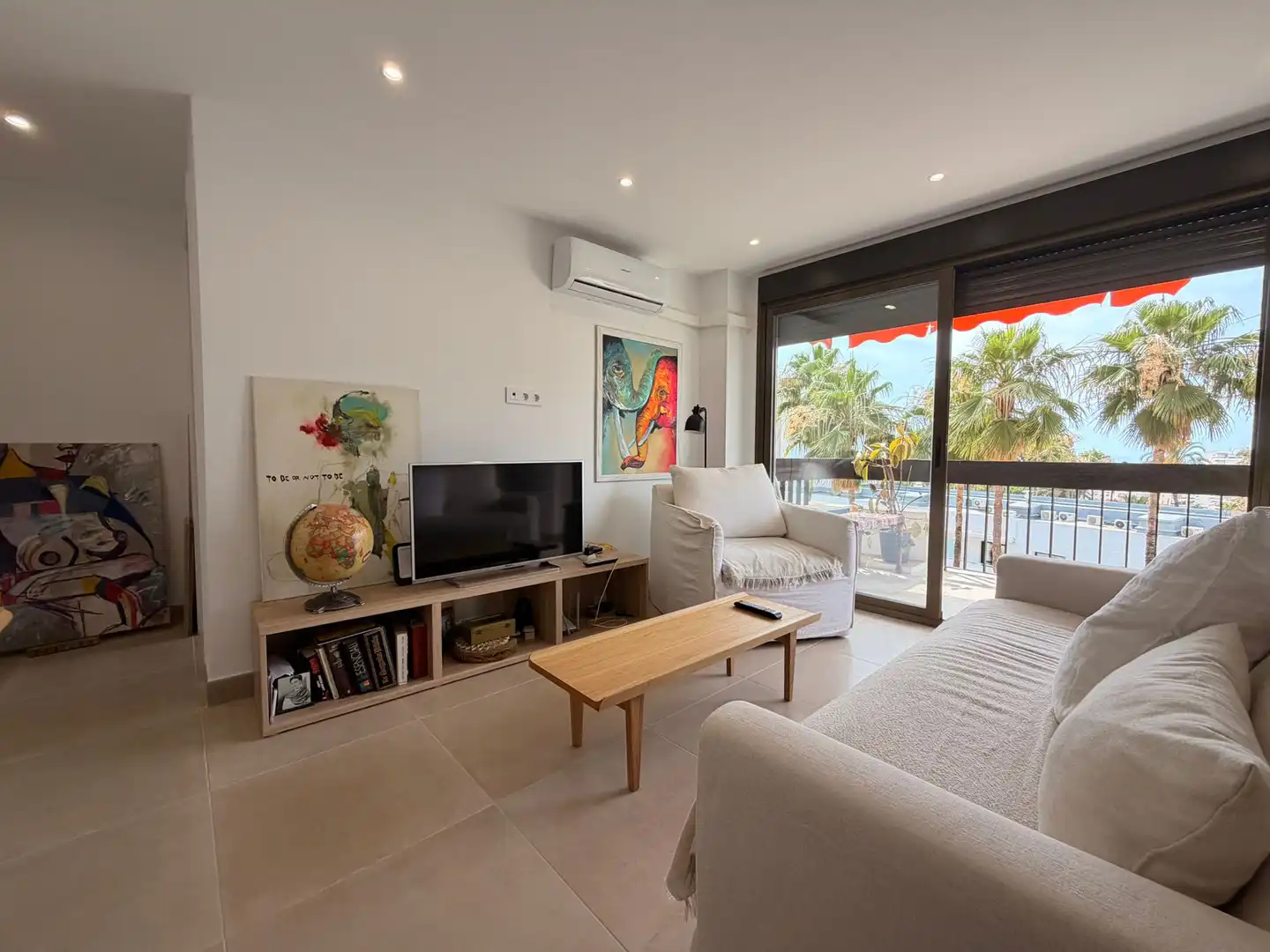 Sala de estar de Apartamento en venta en Torremolinos con Aire acondicionado, Terraza y Amueblado