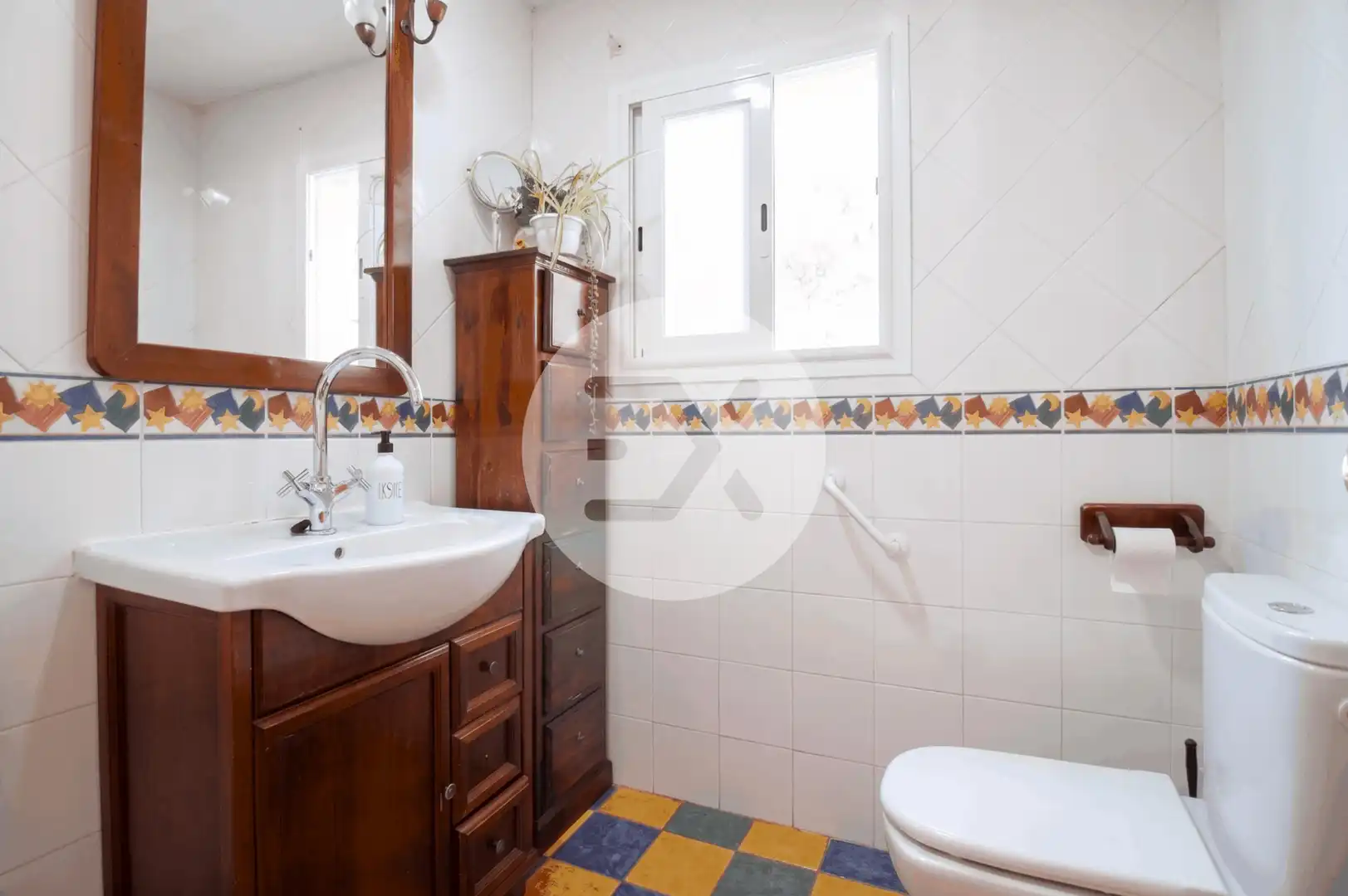 Bany de Casa o xalet en venda en Castelldefels amb Jardí privat
