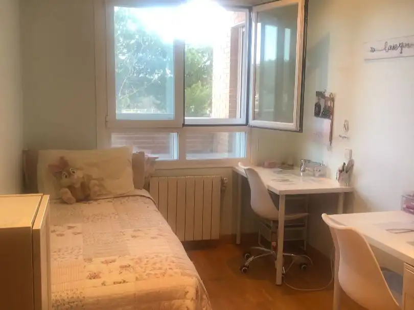 Habitación de Piso en venta en Boadilla del Monte con Aire acondicionado, Terraza y Balcón