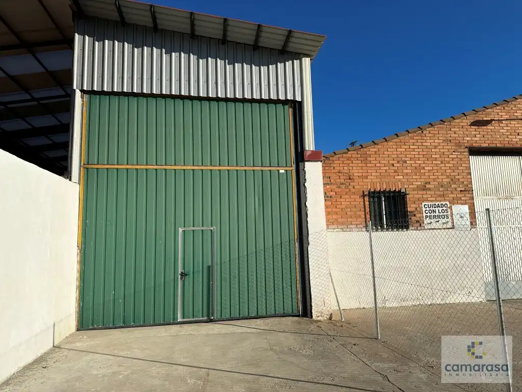 Außenansicht von Fabrikhallen zur Miete in Ávila
