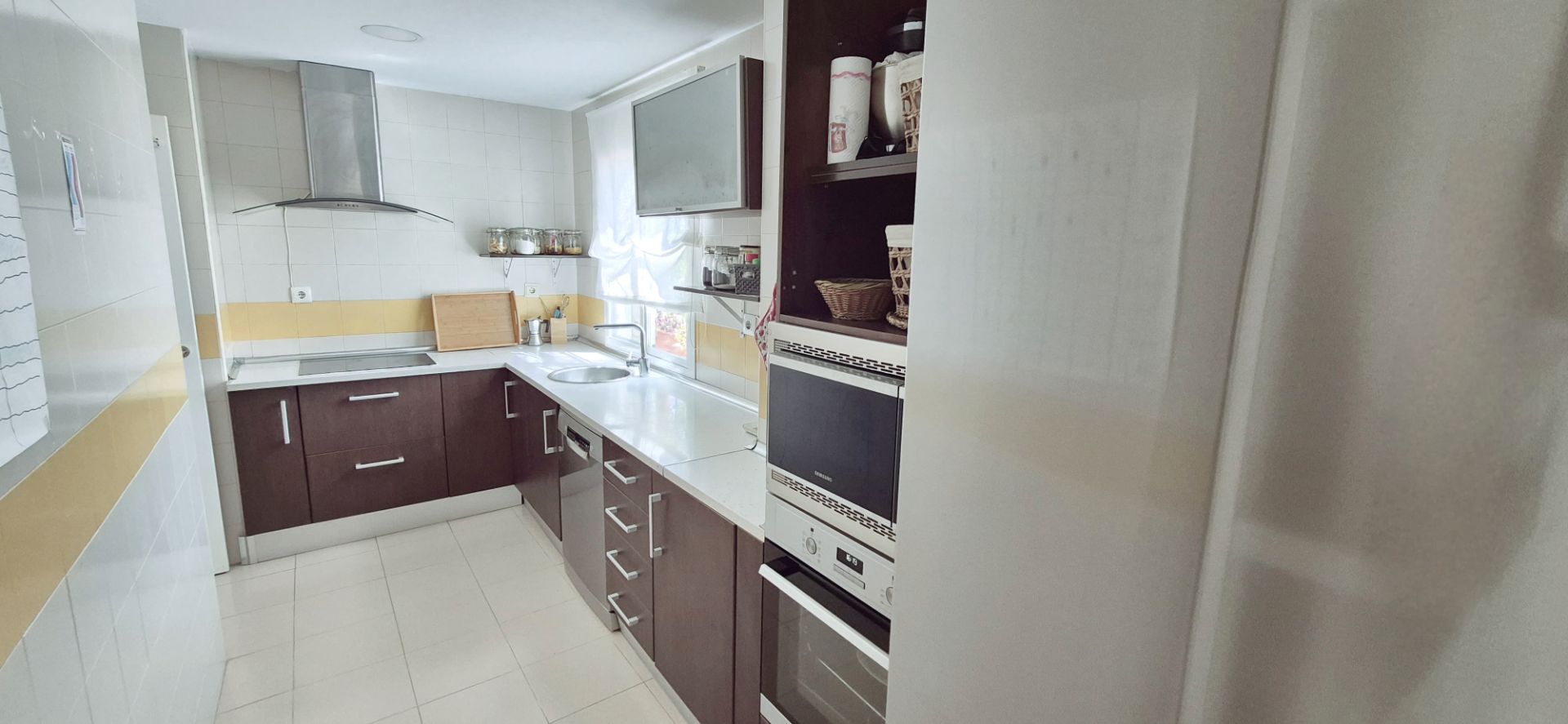 Kitchen of Flat for sale in  Sevilla Capital  with Air Conditioner, Heating and Storage room