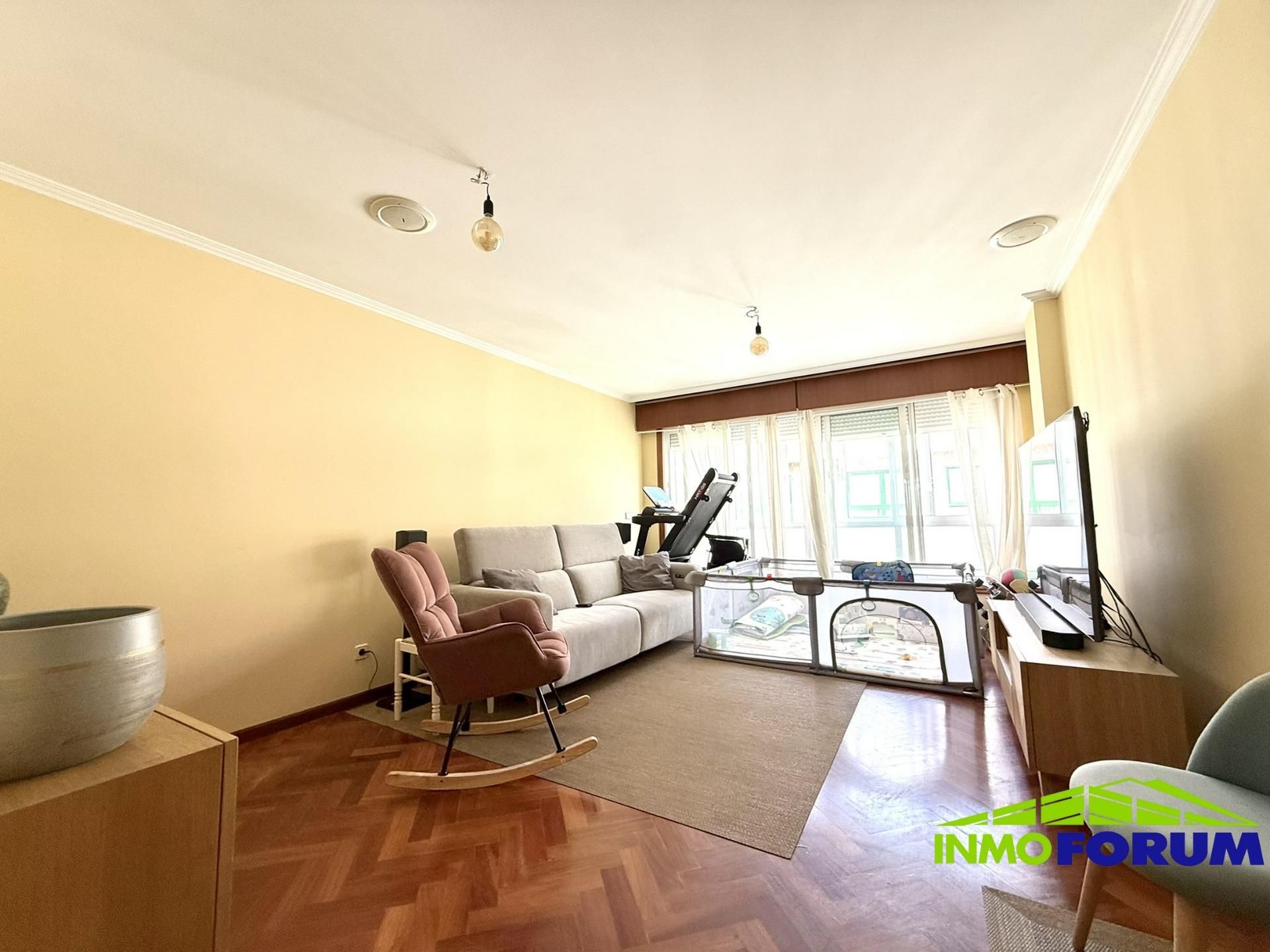 Sala de estar de Piso en venta en A Coruña Capital  con Calefacción