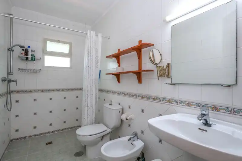 Bany de Casa o xalet en venda en Guaro amb Jardí privat i Piscina