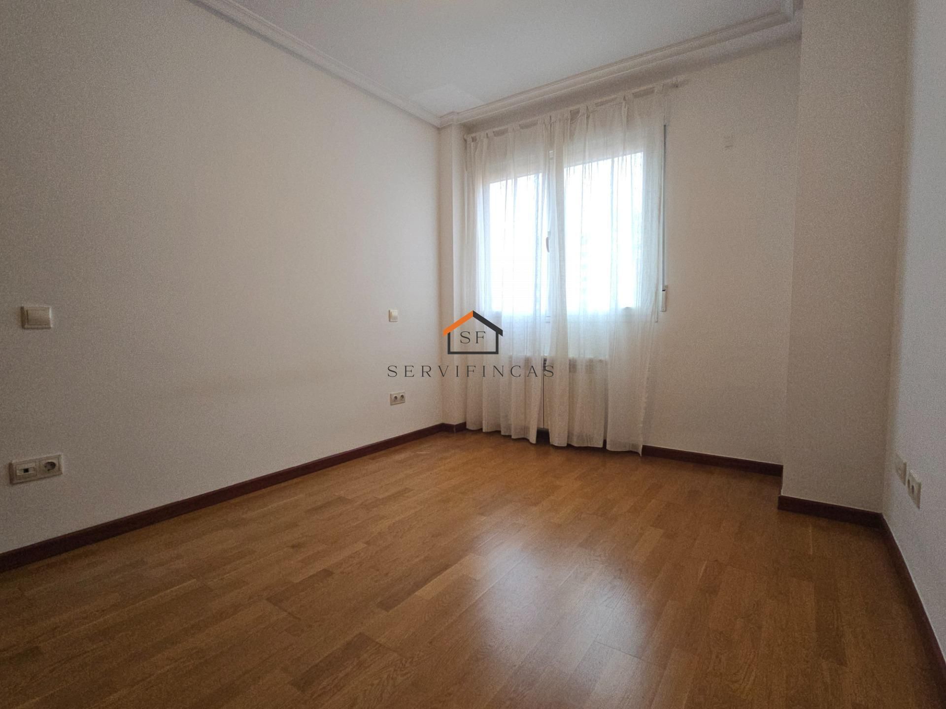 Dormitori de Pis de lloguer en  Madrid Capital amb Aire condicionat, Calefacció i Traster