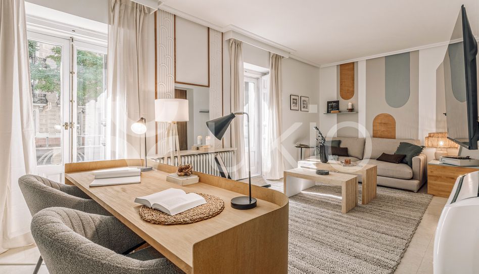Apartamento de alquiler en Calle de Almagro, Almagro - Imagen 2