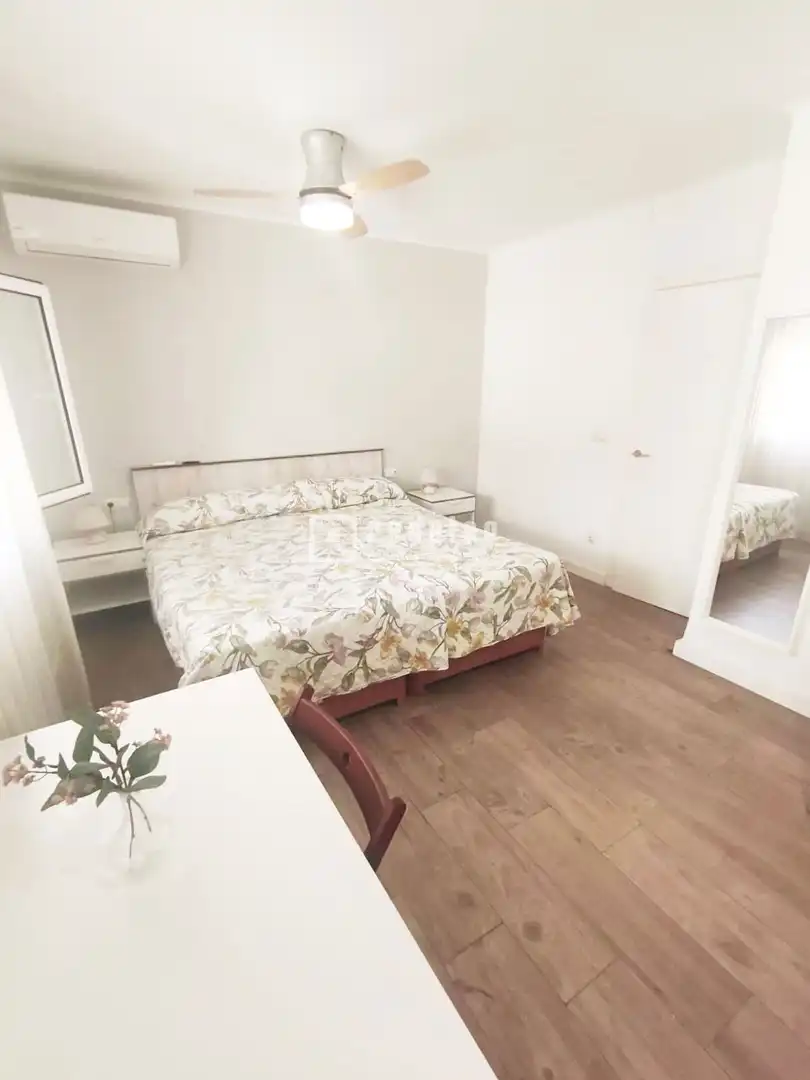Schlafzimmer von Wohnung zur Miete in Málaga mit Klimaanlage und Parkett