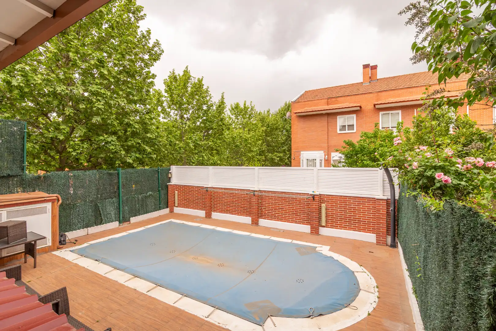 Piscina de Casa adosada en venda en Móstoles amb Aire condicionat, Jardí privat i Piscina