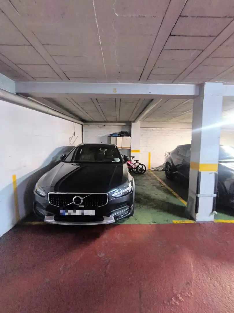 Parking de Piso en venta en Pontevedra Capital  con Calefacción, Parquet y Horno