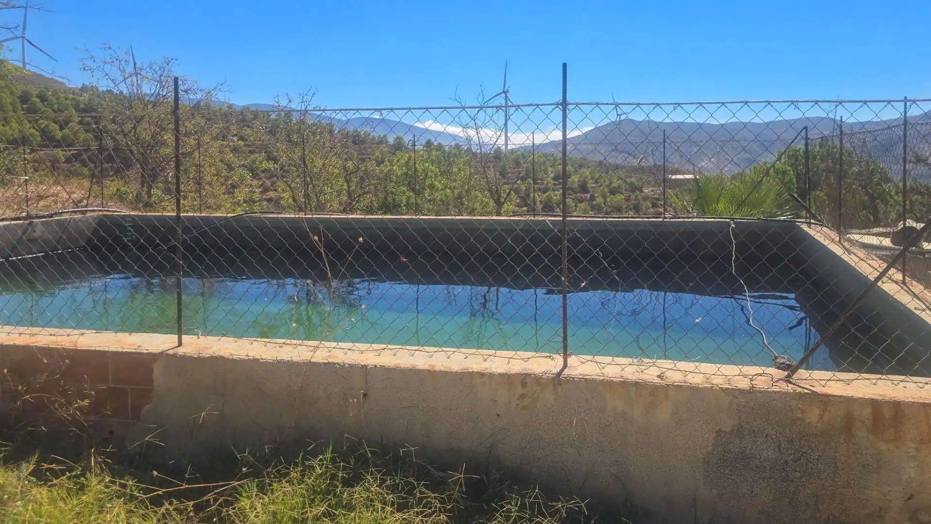 Swimming pool of Country homes for sale in El Pinar, Granada