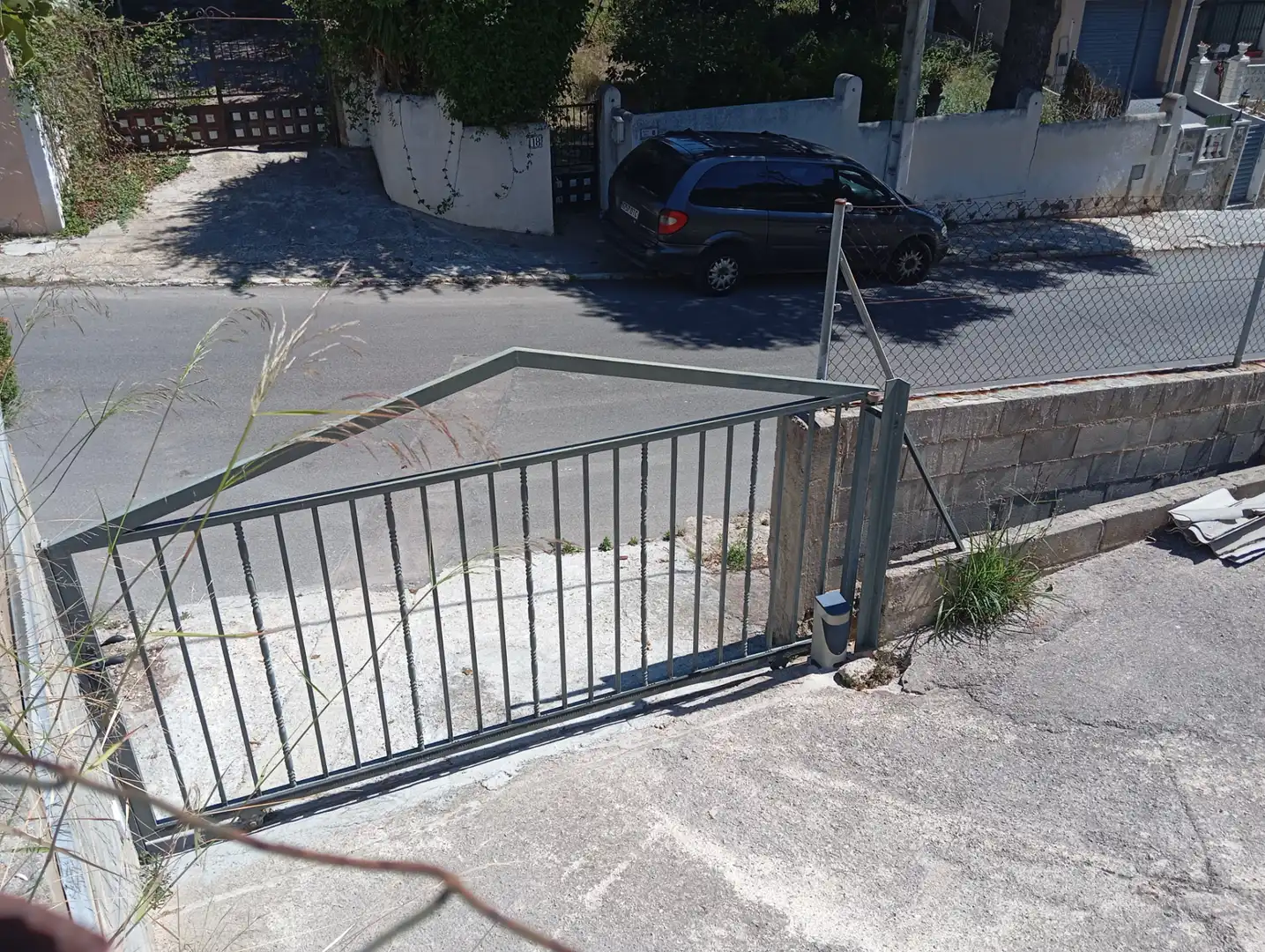 Aparcament de Casa o xalet en venda en Bellvei amb Aire condicionat, Jardí privat i Terrassa