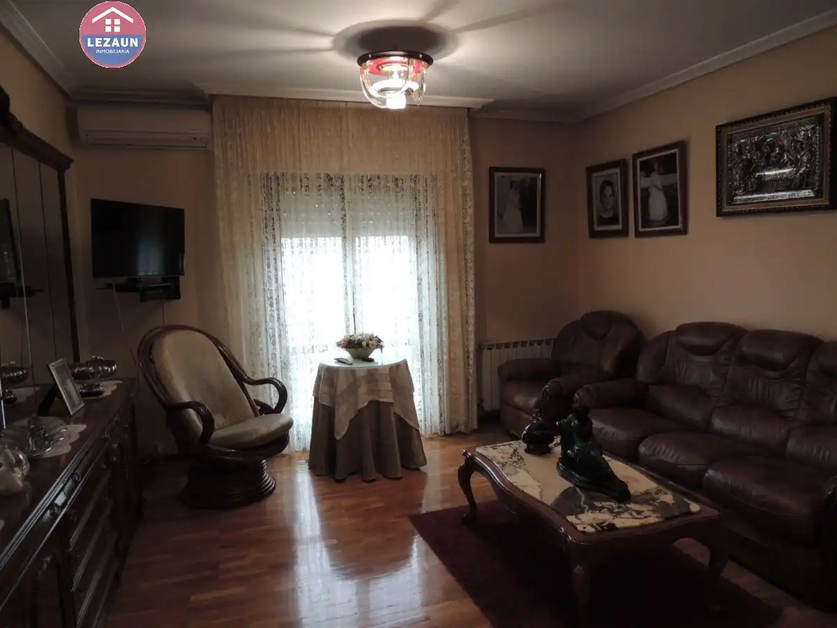 Living room of Flat for sale in Funes  with Air Conditioner, Heating and Parquet flooring