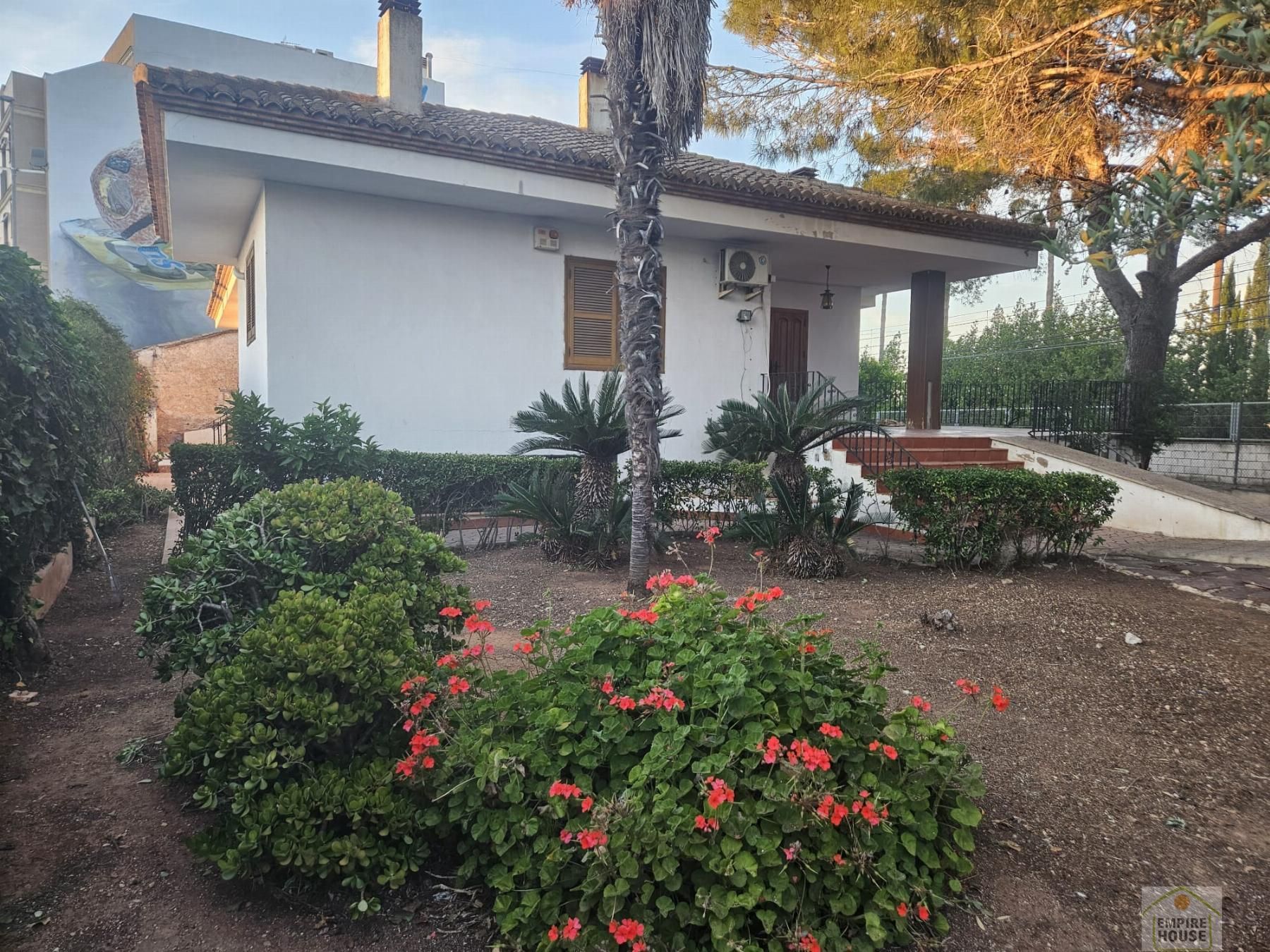 Garden of House or chalet for sale in Alberic  with Storage room and Swimming Pool