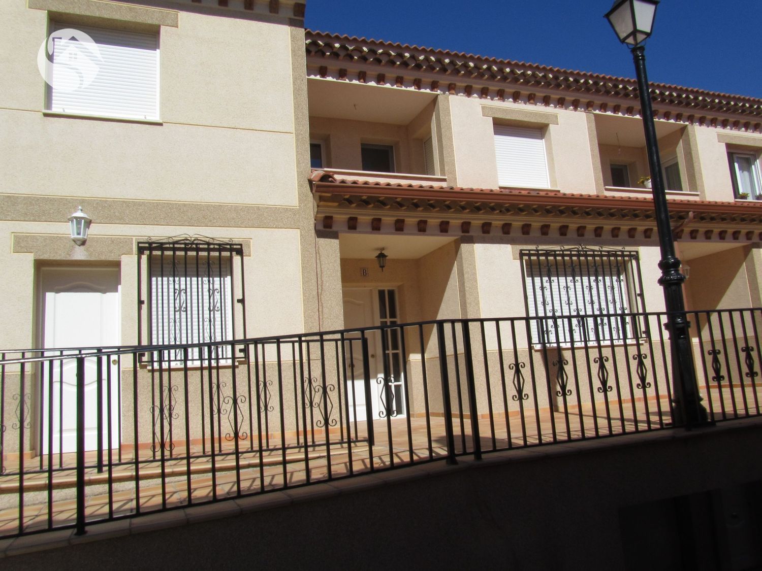 Vista exterior de Casa o xalet en venda en Fuentes amb Terrassa, Traster i Moblat
