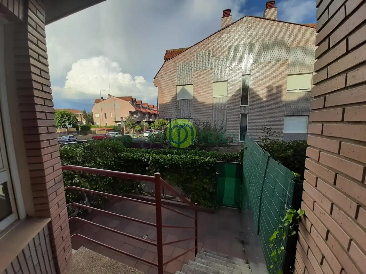 Vista exterior de Casa adosada en venda en San Andrés del Rabanedo amb Calefacció, Jardí privat i Parquet