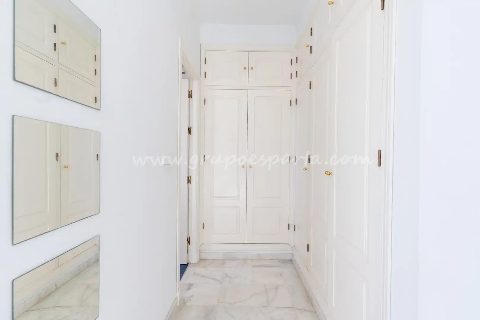 Detached homes for sale in Espartinas  with Air Conditioner, Heating and Oven