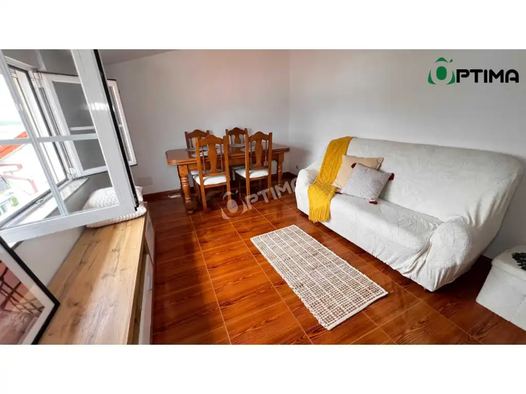 Wohnzimmer von Dachboden zum Verkauf in Muros