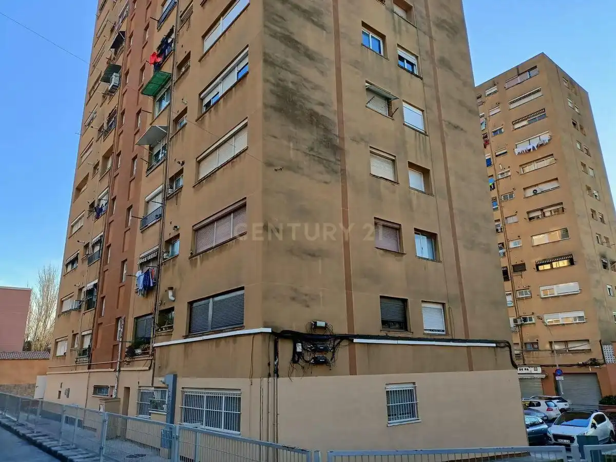 Vista exterior de Apartament en venda en Rubí