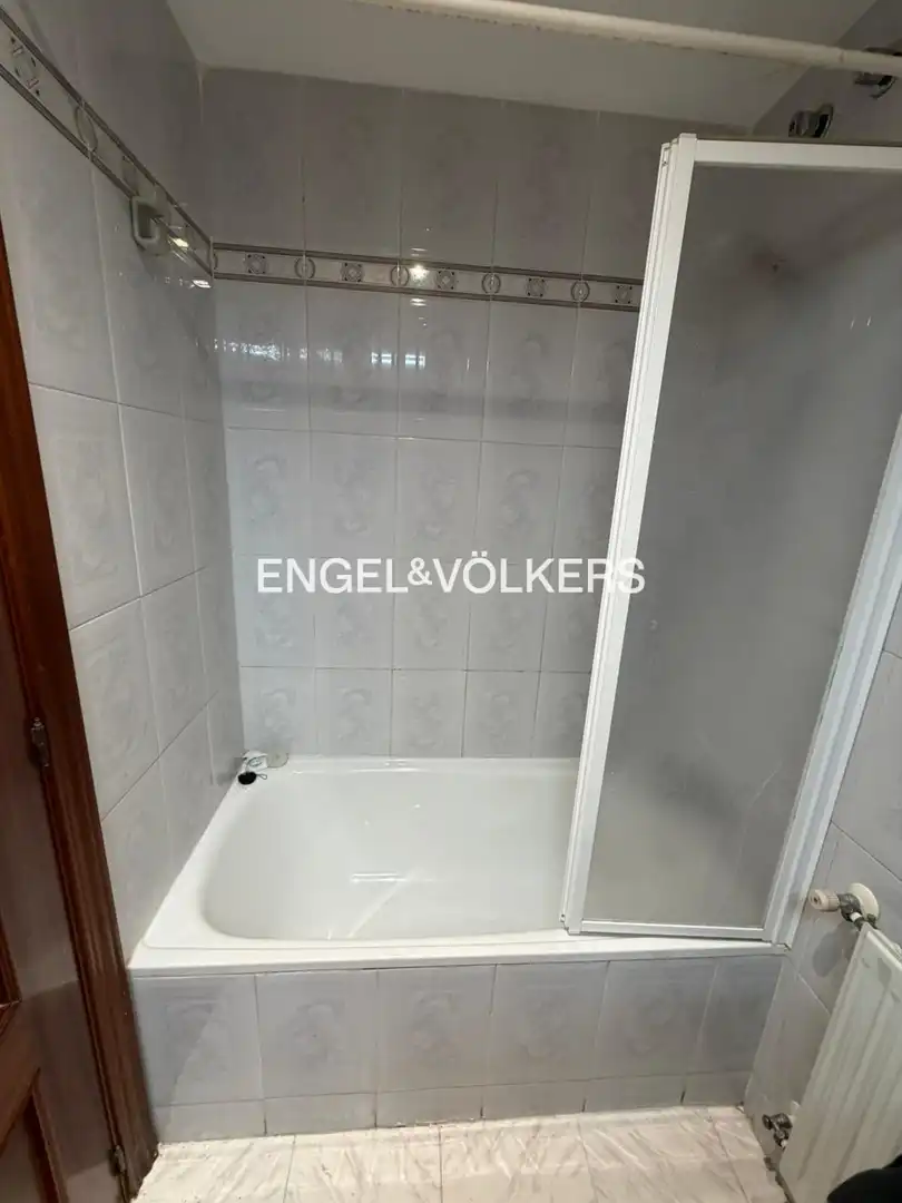 Ático de alquiler en Calle de Luis Rodríguez Ontiveros, Ensanche
