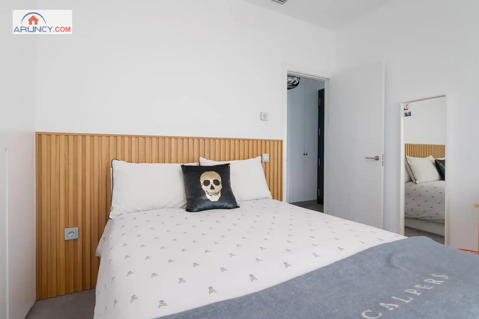 Habitación de Casa adosada en venta en Dos Hermanas con Aire acondicionado, Jardín privado y Terraza