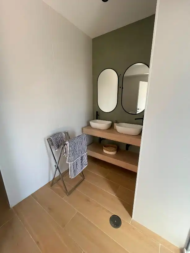 Bany de Casa o xalet en venda en Vélez-Málaga amb Aire condicionat, Calefacció i Jardí privat