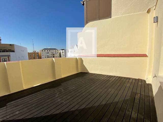 Ático en Alquiler en General Álvarez de castro en Trafalgar