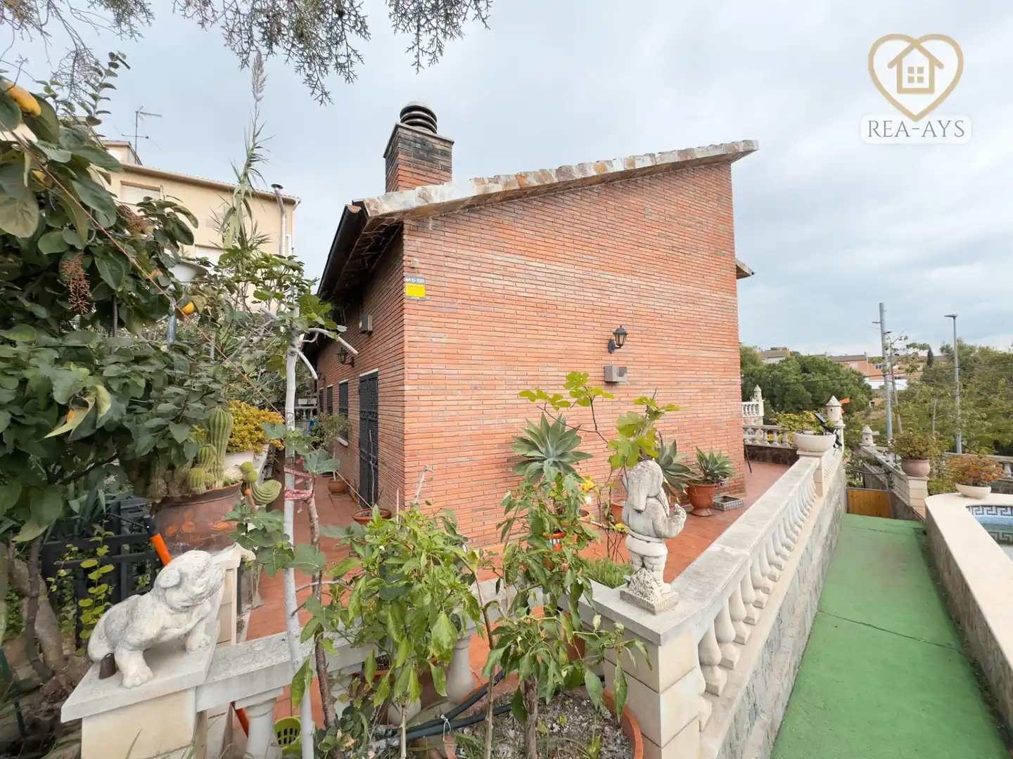 Exterior view of Houses for sale in Sant Vicenç Dels Horts  with Air Conditioner, Private garden and Terrace
