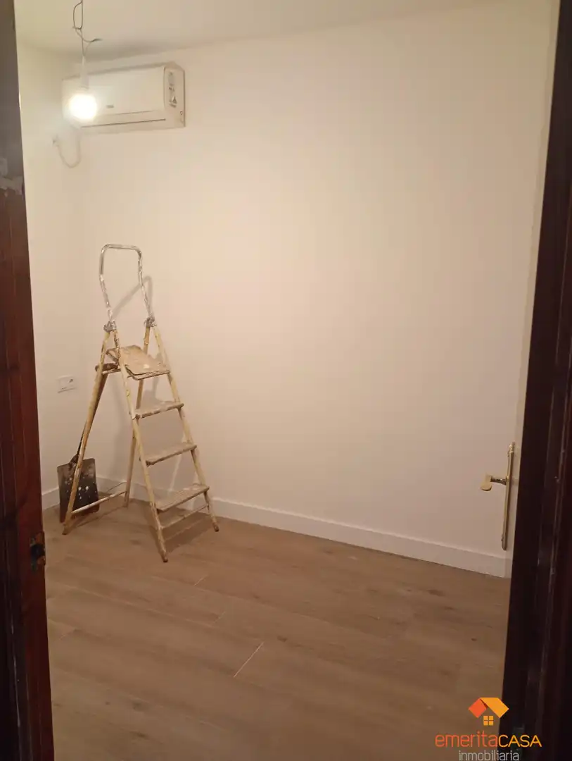 Dormitori de Apartament en venda en Cáceres amb Aire condicionat, Terrassa i Traster