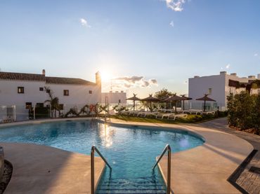 Pis amb piscina en venda a Río Real - Los Monteros