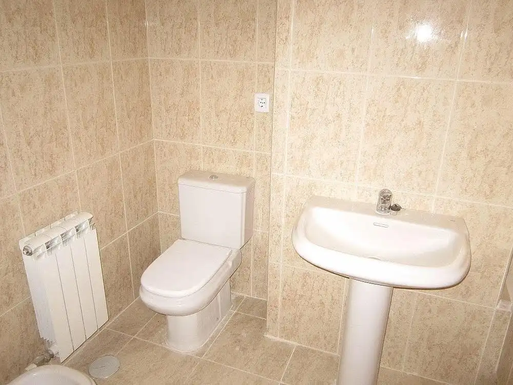 Bany de Àtic en venda en Alicante / Alacant amb Calefacció, Jardí privat i Terrassa