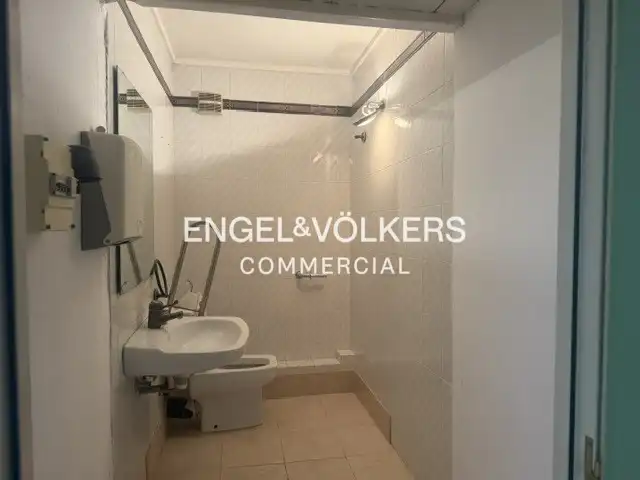 Badezimmer von Büro zum Verkauf in Esplugues de Llobregat