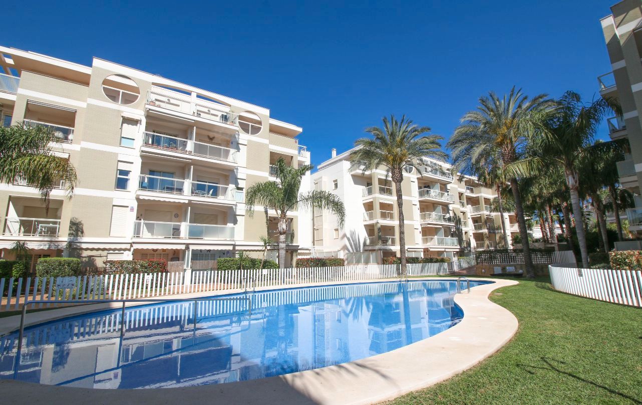 Vista exterior de Apartament en venda en Dénia amb Aire condicionat, Calefacció i Jardí privat