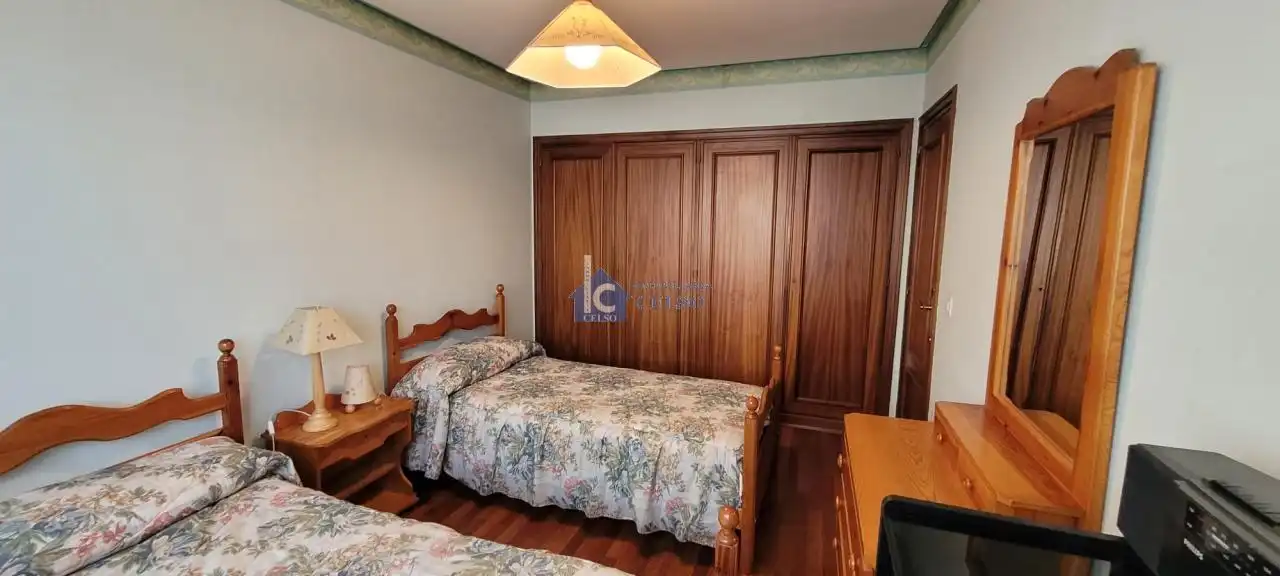 Habitación de Piso en venta en Ourense Capital  con Calefacción y Amueblado
