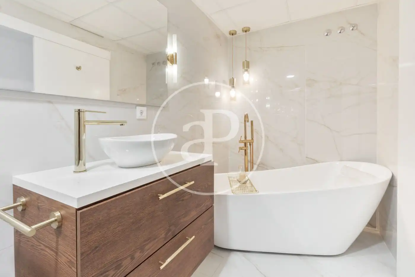 Baño de Piso en venta en Valencia con Aire acondicionado, Calefacción y Jardín privado