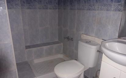 Bathroom of Flat for sale in Chiva  with Alarm