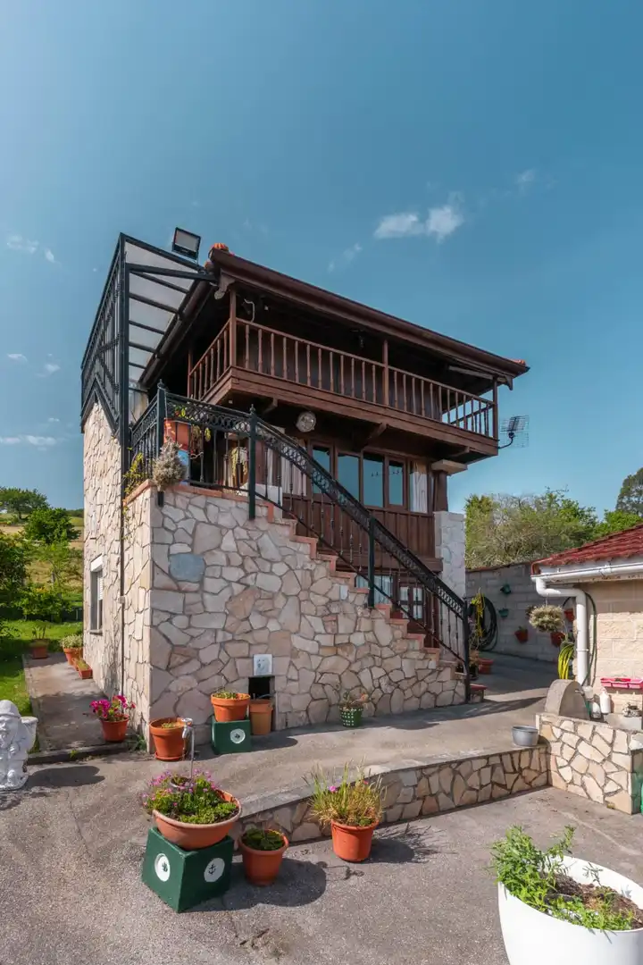 Vista exterior de Casa o xalet en venda en Muros de Nalón amb Calefacció, Jardí privat i Terrassa
