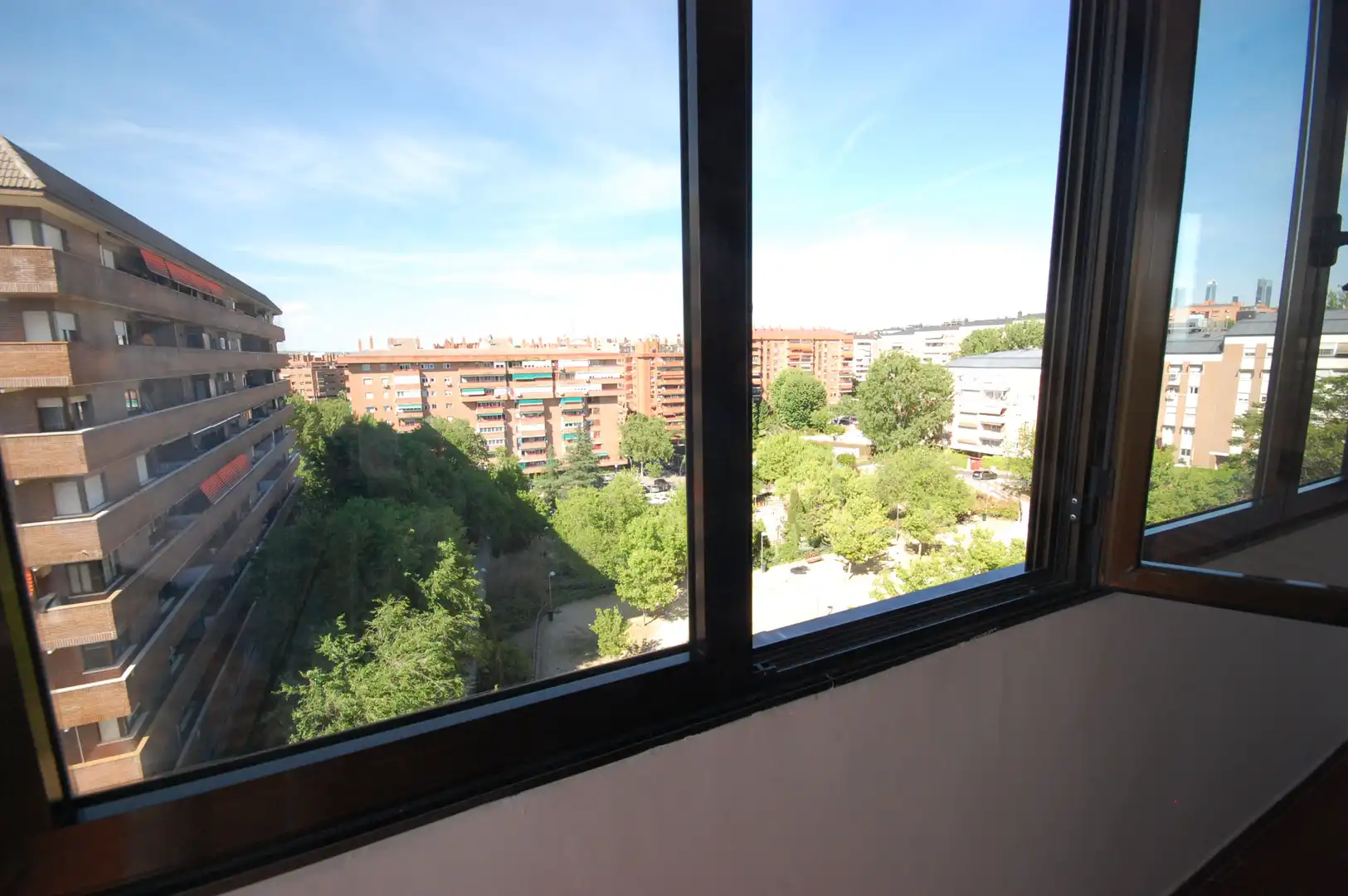 Dormitori de Pis de lloguer en Madrid amb Aire condicionat, Calefacció i Moblat
