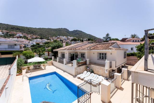 Casa-chalet en Venta en Málaga en Manantiales - Lagar - Cortijo