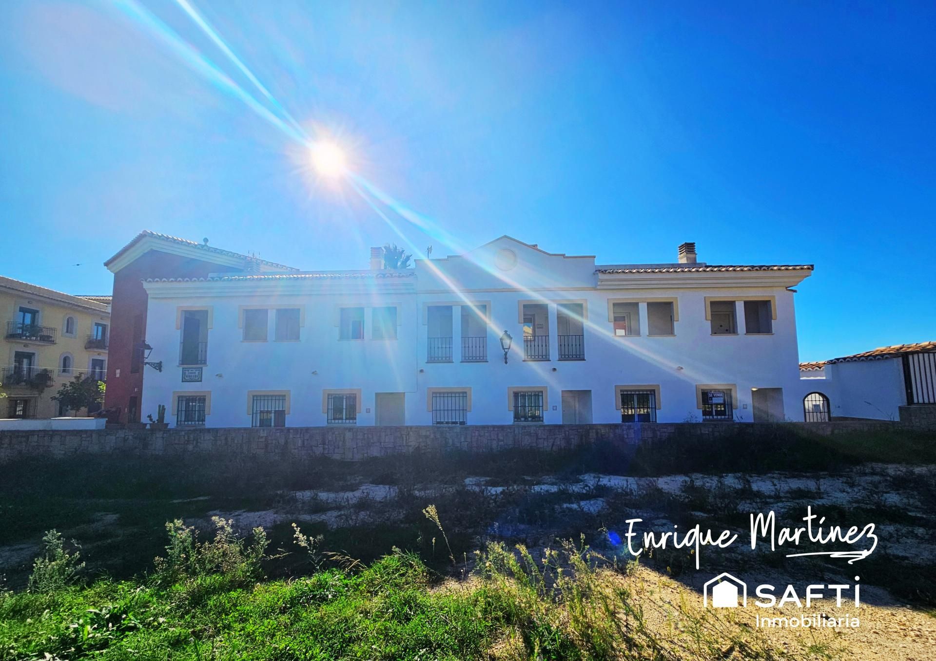 Vista exterior de Pis en venda en Dénia amb Terrassa i Piscina comunitària