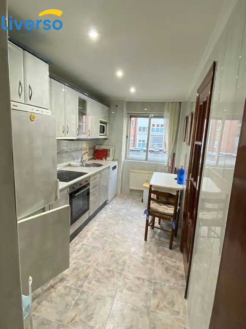 Habitación en Calle DEL VENA, Reyes Católicos