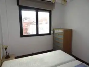 Habitación de Piso de alquiler en Gijón  con Calefacción, Parquet y Amueblado