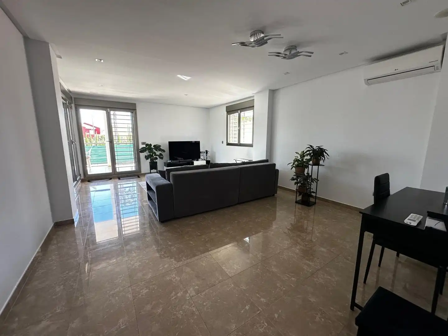 Sala d'estar de Casa o xalet en venda en Llíria amb Aire condicionat, Calefacció i Terrassa