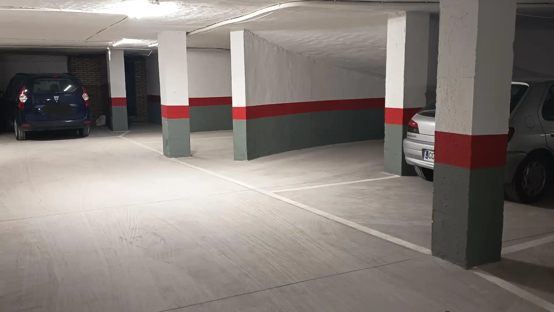 Se vende Cochera en la Plaza Emilio Luque, imatge 3
