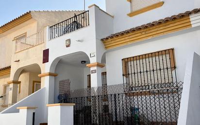 Vista exterior de Casa o xalet en venda en Orihuela amb Aire condicionat, Terrassa i Balcó