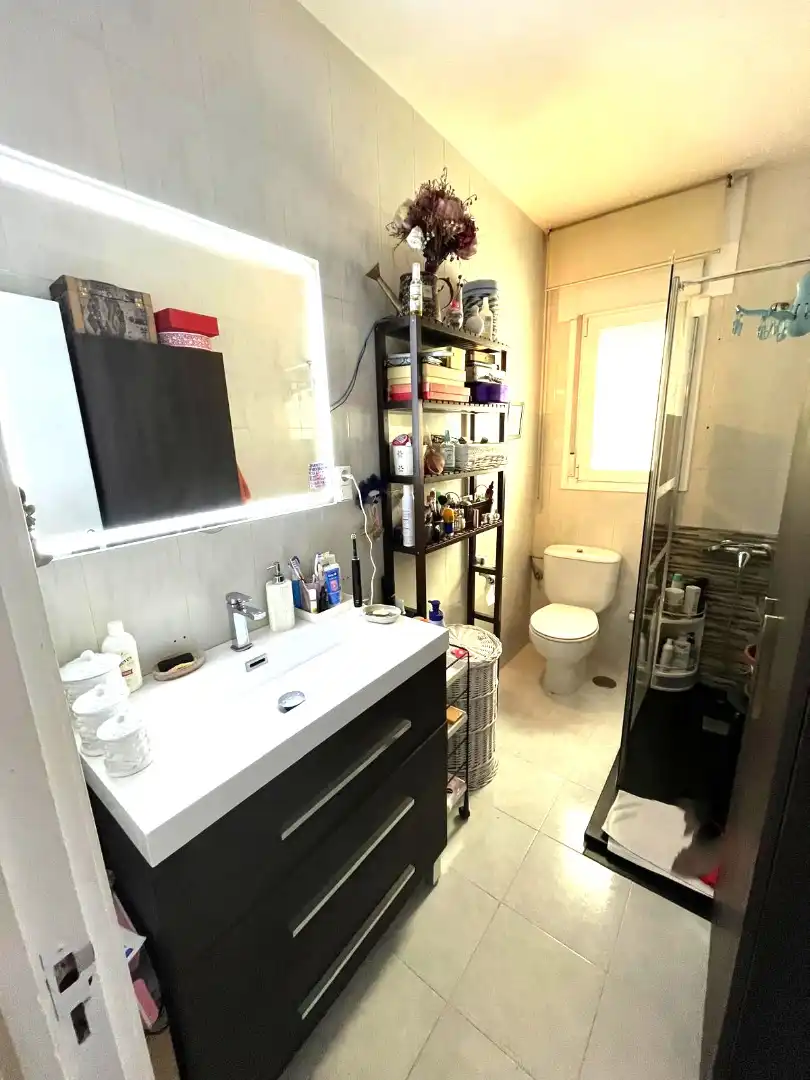 Baño de Piso en venta en Cuéllar con Amueblado, Horno y Lavadora