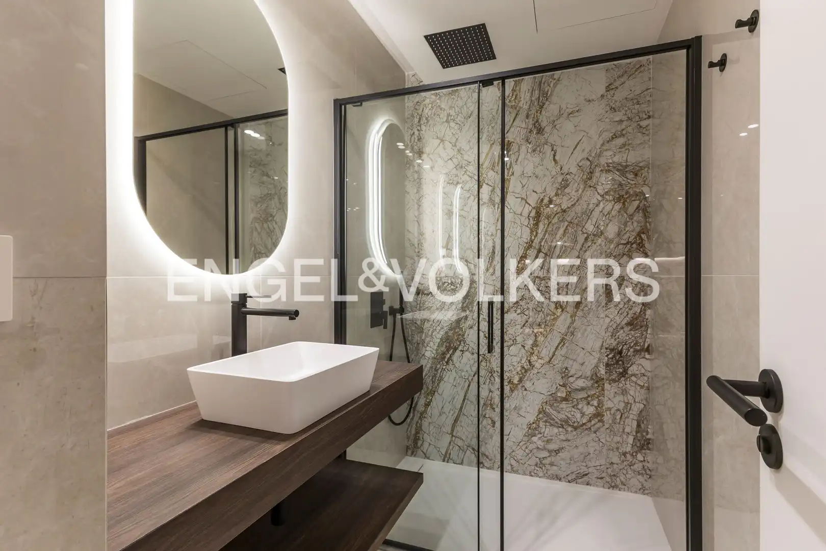 Bathroom of Flat for rent in Madrid  with Air Conditioner, Heating and Furnished