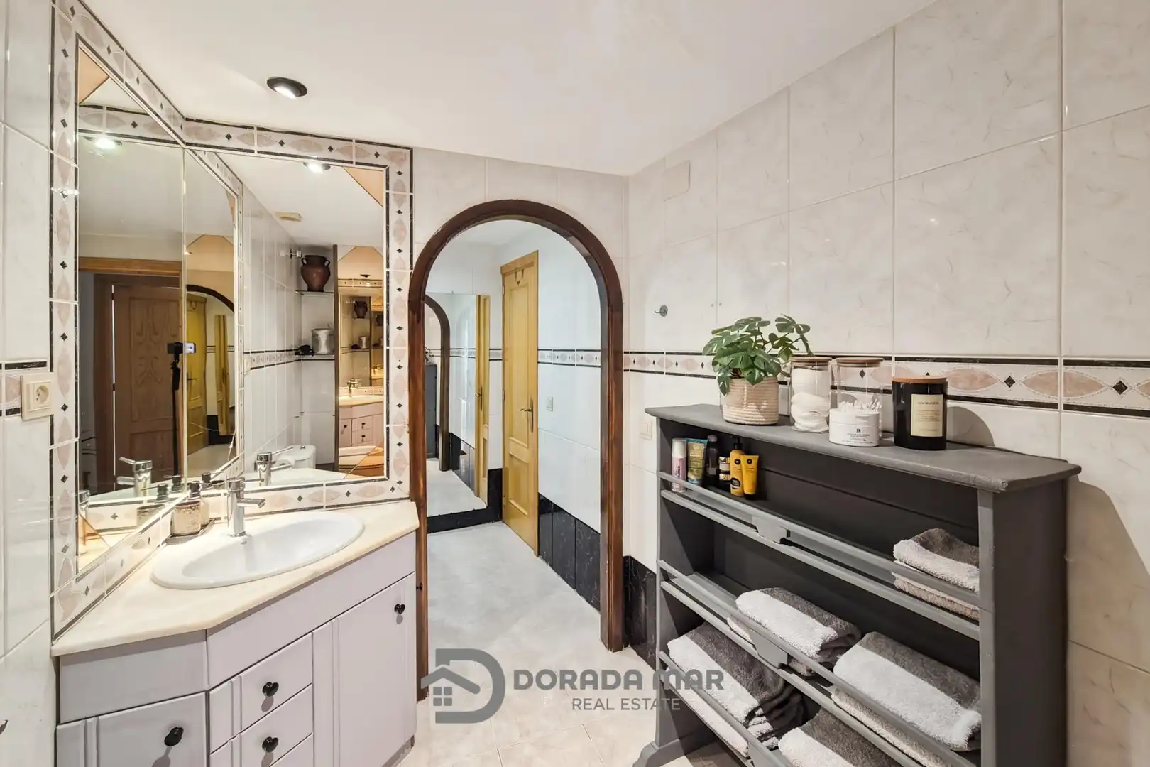 Bathroom of Apartments for sale in Jaca  with Heating, Storage room and Oven