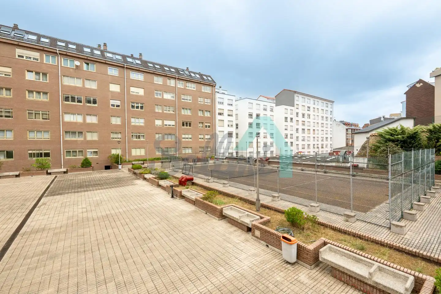 Vista exterior de Piso en venta en Oviedo  con Calefacción